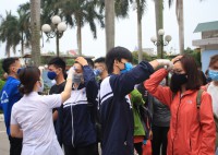Sinh viên Đại học Sao Đỏ trở lại trường sau đợt nghỉ dịch Covid – 19.