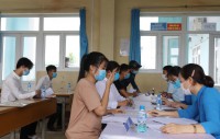 Làm thủ tục 1