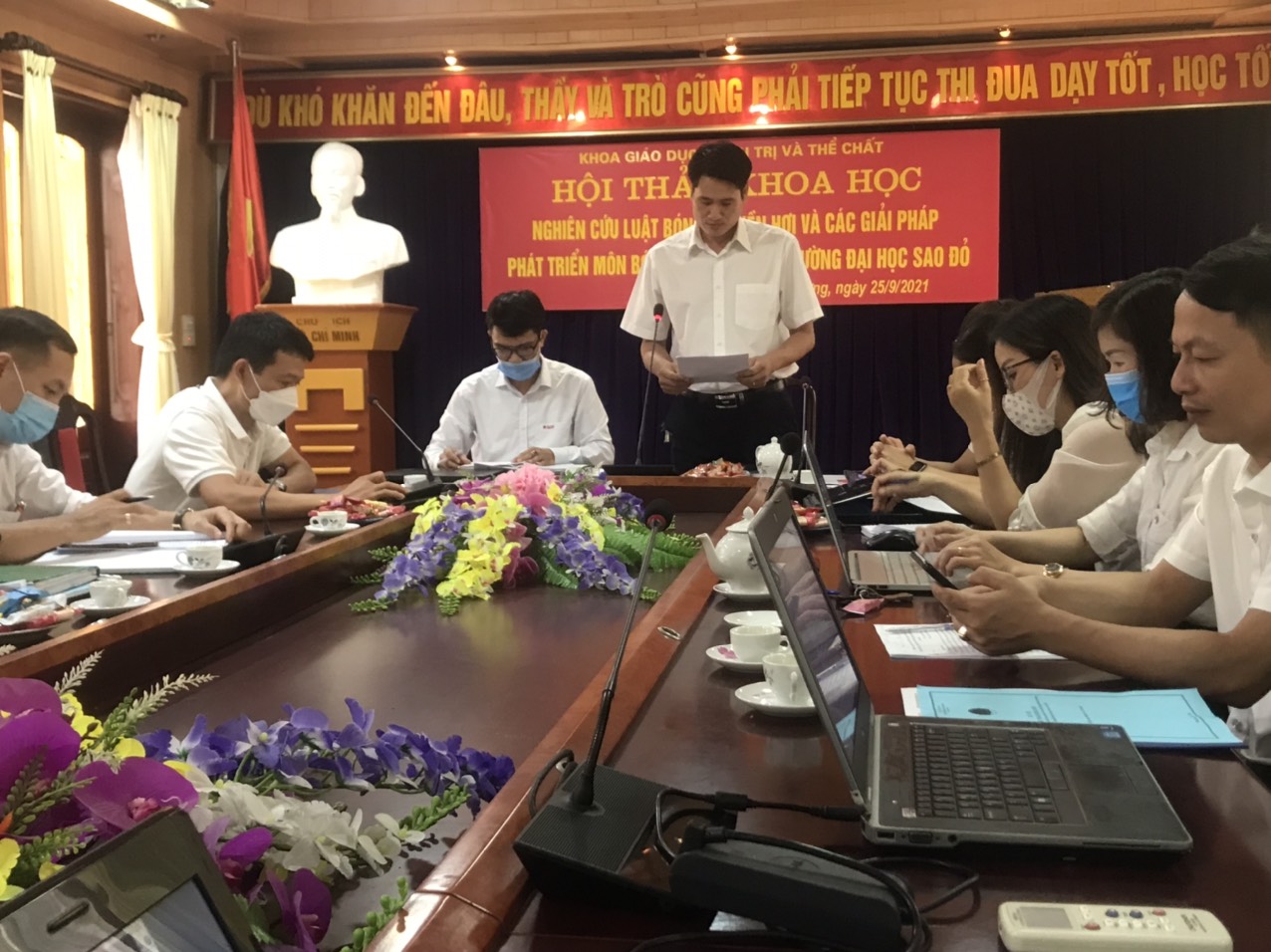 hoi thao 6 1