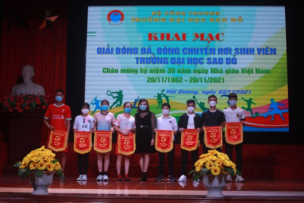 khai mac bong da